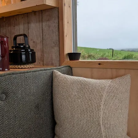 Reconnect At Off-grid Hilltop With Valley Views Holiday home *
