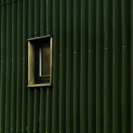 Reconnect At Off-grid Hilltop With Mountain Views *