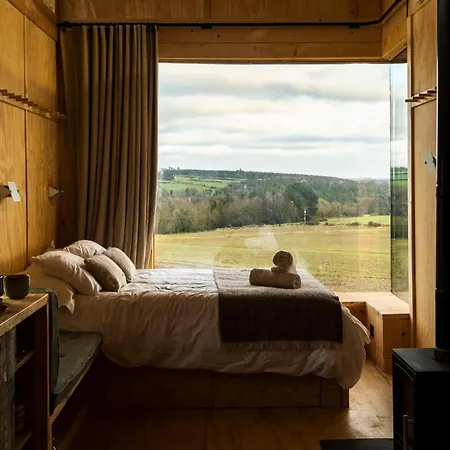 Reconnect At Off-grid Hilltop With Valley Views Holiday home