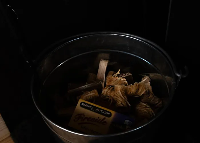 Reconnect At Off-grid Hilltop With Mountain Views 펜션