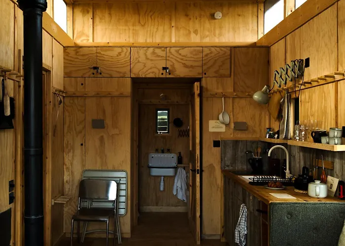 Reconnect At Off-grid Hilltop With Mountain Views *